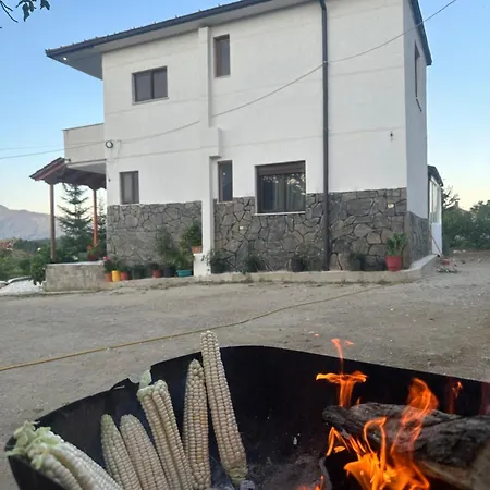 فيلة Smeli Traditional House